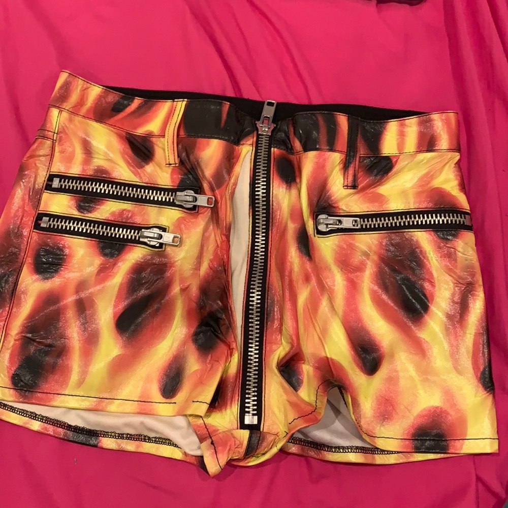 NOT FOR SALE U WILL NOT BE REFUNDED!!! Just to show these shorts to a user